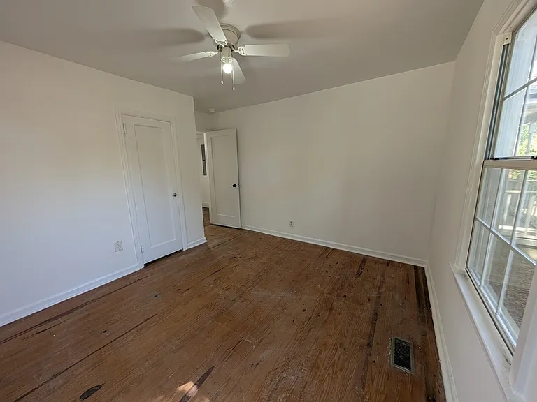 427 Crossway Rd — Photo 8