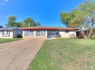 849 NW 15th St, Moore, OK 73160