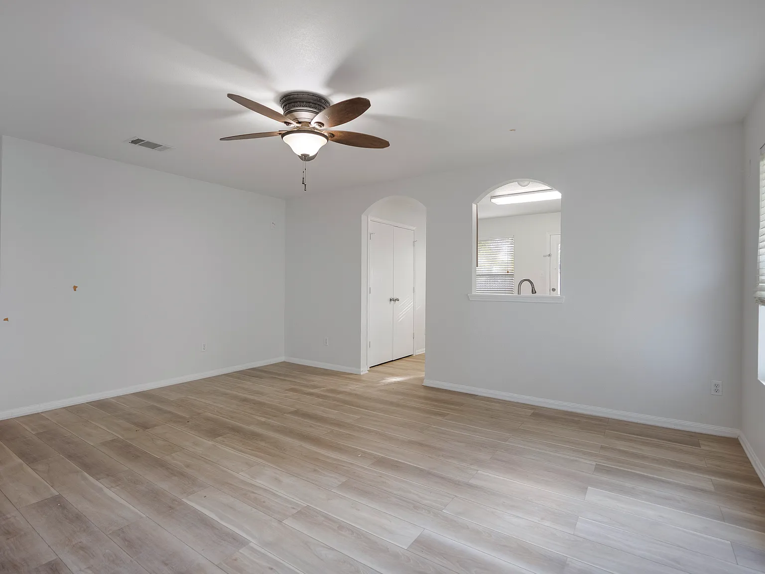 4 bed, 1368 sqft, $1,750 — Photo 2