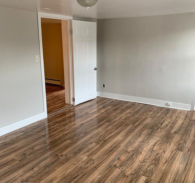 1st image of 270 Davenport Ave #2