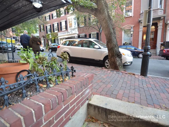 39 Chestnut St APT 1, Boston, MA 02108