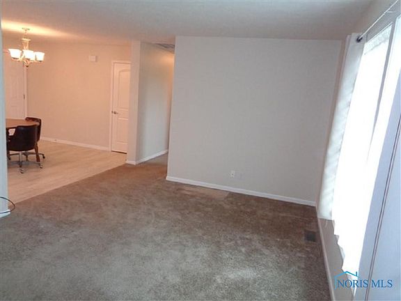 5th image of 203 Villa Dr