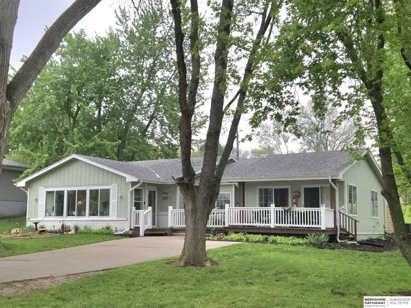 1031 Beaver Lake Blvd, Plattsmouth, NE 68048