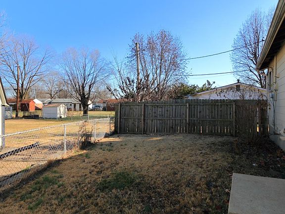 5th image of 985 Lexington Park