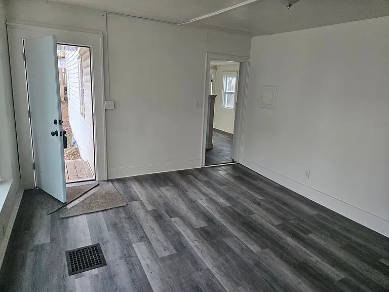 48 Clark St — Photo 8