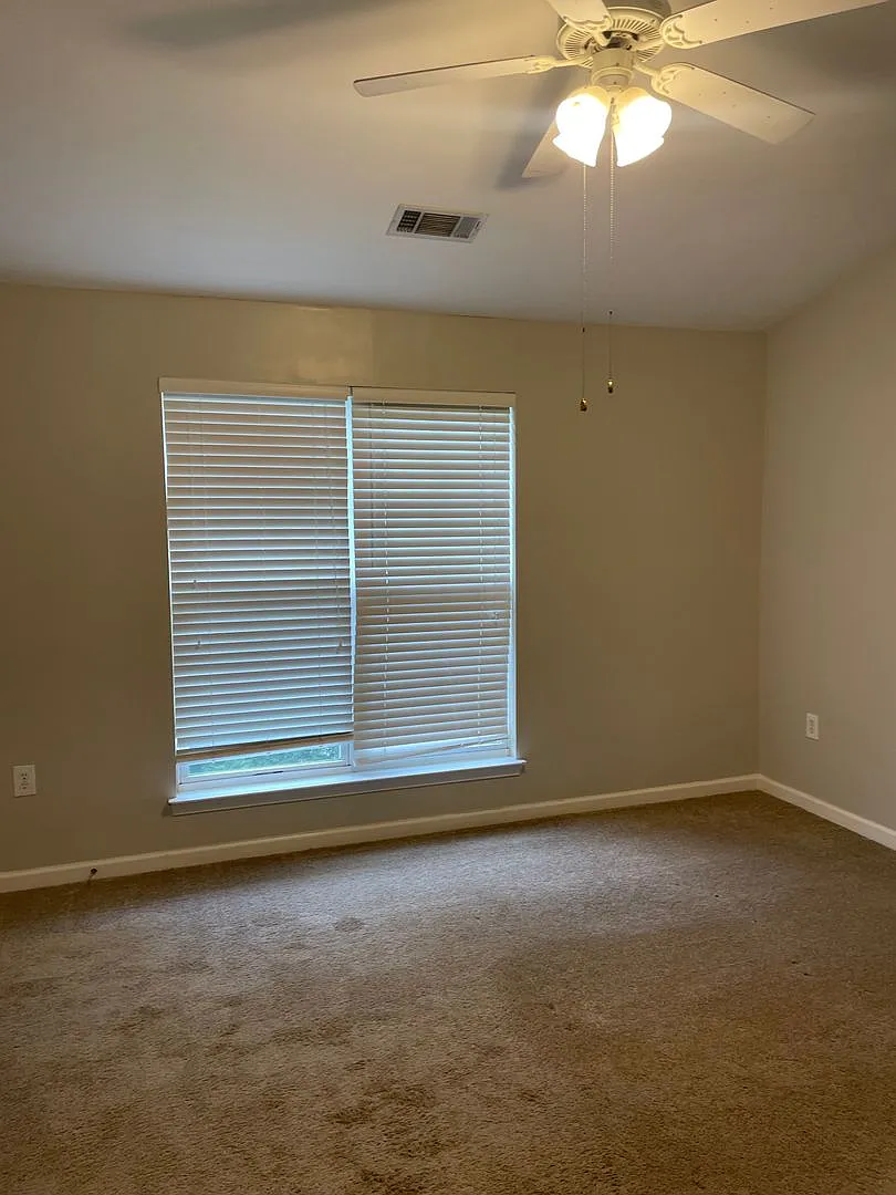 2 Bedroom in The Woodlands — Photo 4