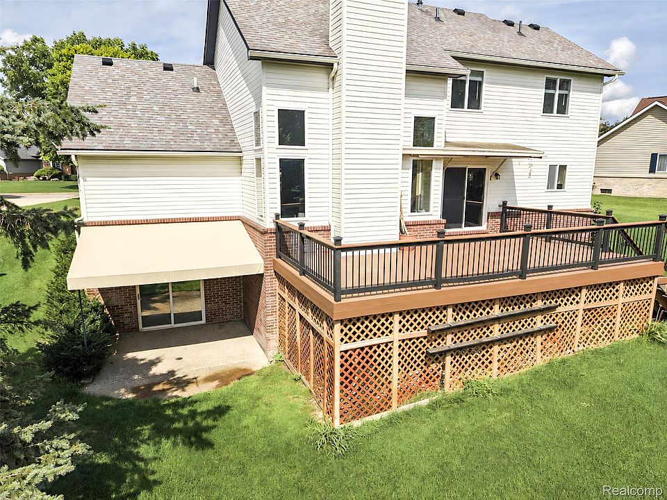 221 Maplewood Dr, photo 10