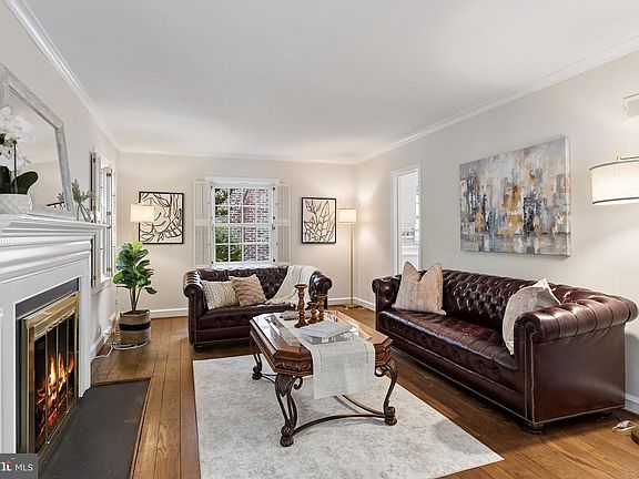 2nd image of 4535 Butterworth Pl NW