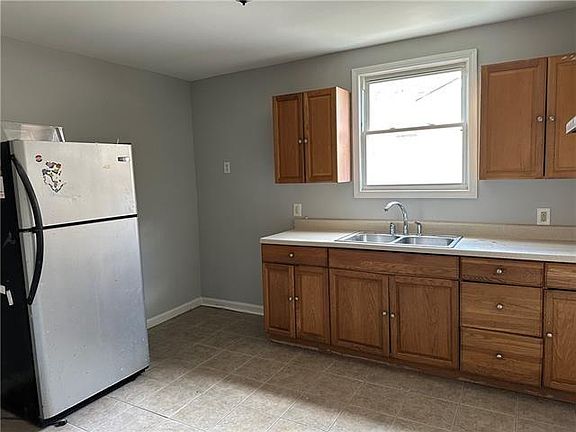 3rd image of 3510 Joliet St