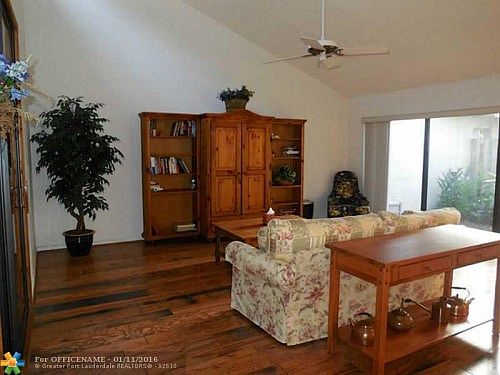 5th image of 514 Wildwood Ln E #514