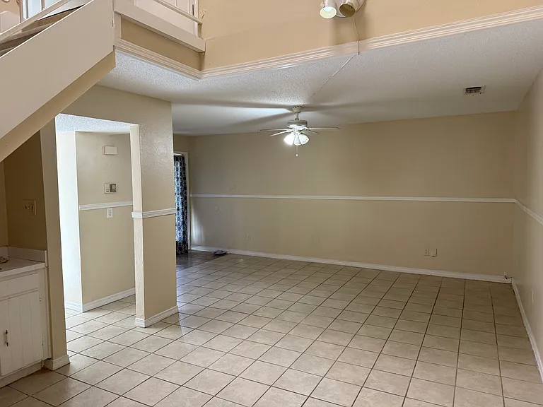 722 Vouray Dr — Photo 5