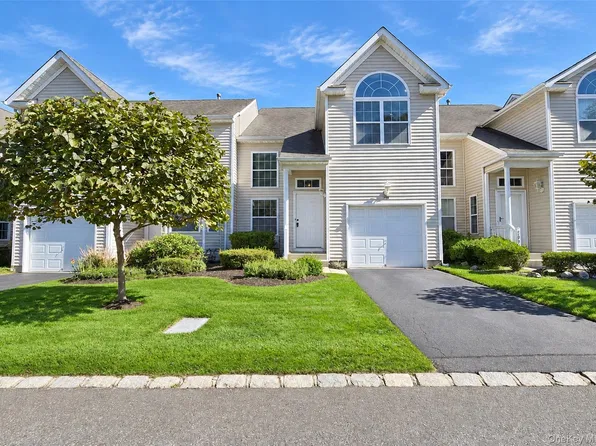 210 Kettles Lane, Medford, NY 11763