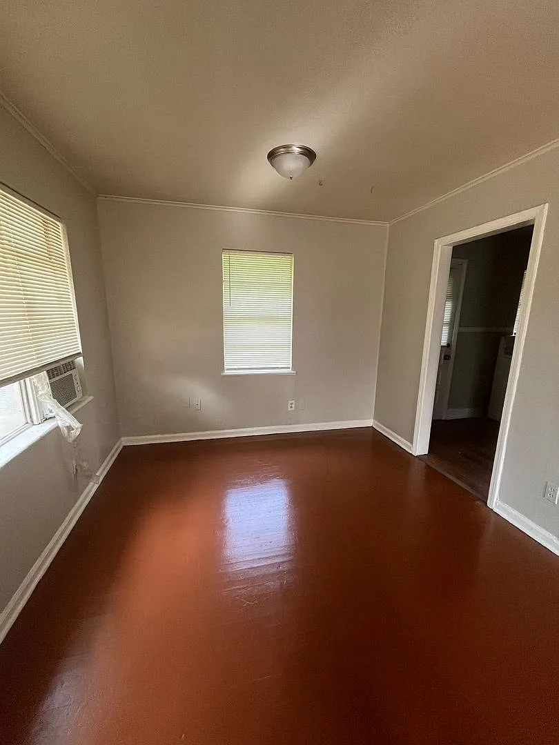 2225 Riley Ave — Photo 4