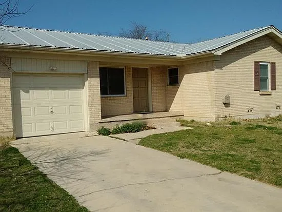 3 bed, 1.5 bath, 1000 sqft, $995 — Photo 1
