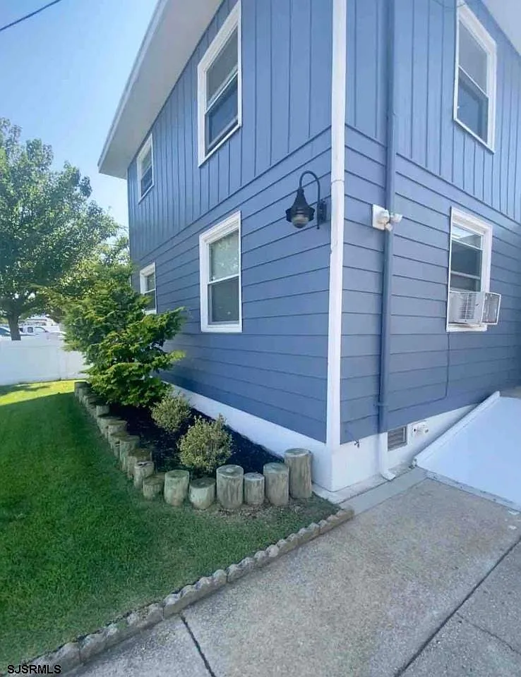 2 bed, 1.0 bath, $1,800 — Photo 3