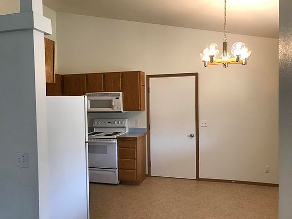 3rd image of 1810 E Park Ln