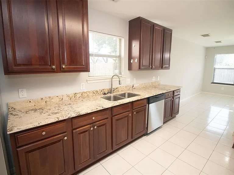 2202 Crossmill Ln — Photo 18