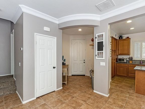 5th image of 15925 Begonia Ave