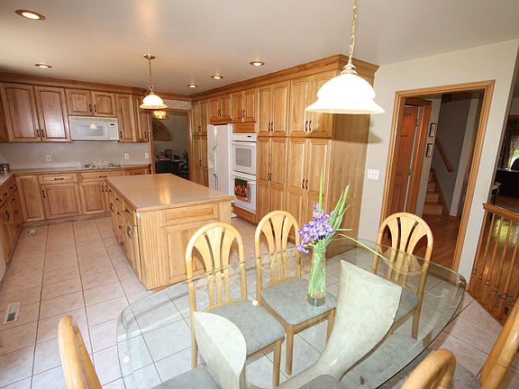 Eat in kitchen