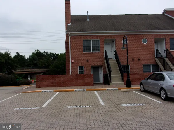 6916 Fairfax Dr Unit 218, Arlington, VA 22213