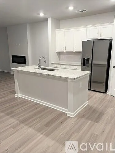 200 Turner Ln — Photo 4