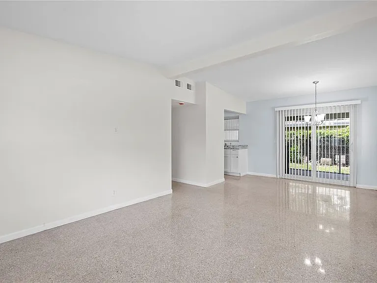 5212 N Indiana Ave — Photo 17