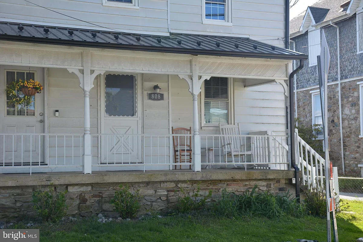 Building Photo - 808 N Whitford Rd