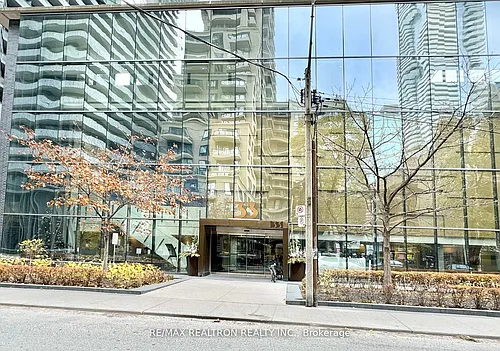 33 Charles St E #1404 Photo 1