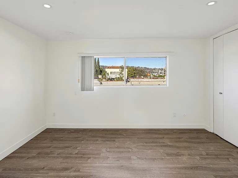 124 N Clark Dr #301 — Photo 7