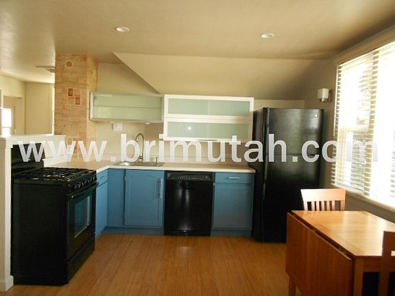 4th image of 1258 E Emerson Ave APT 3