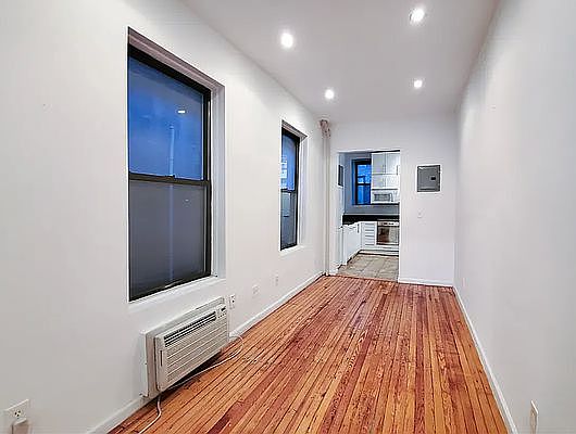 3rd image of 238 E 58th St #12B