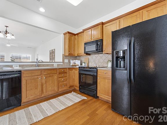 5th image of 17510 Hawks View Dr