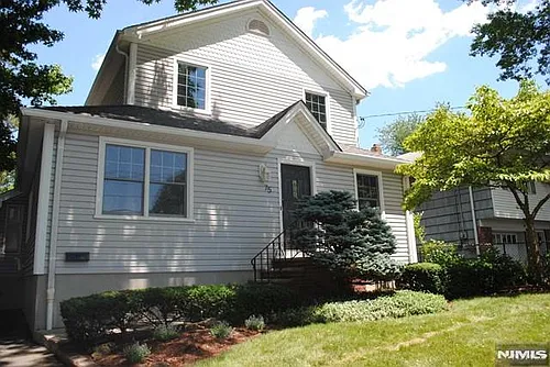 75 Columbus Dr Photo 1