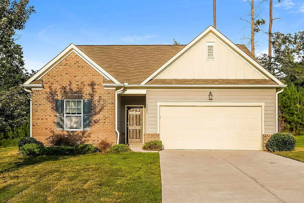 3 bed, 2.0 bath, 1652 sqft, $2,030 — Photo 1