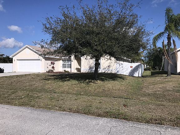 3rd image of 579 SW Nautical Avenue