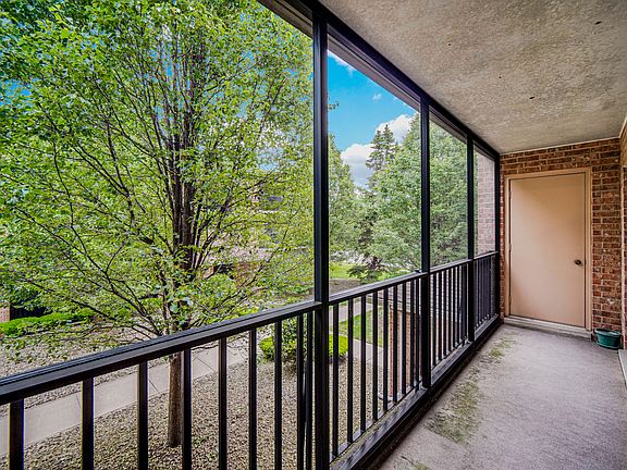3rd image of 13434 Circle Dr #404