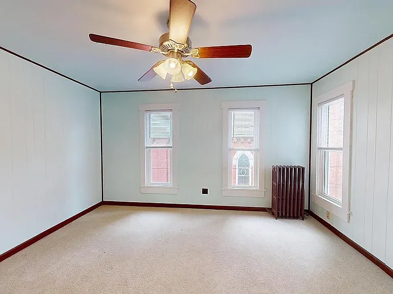 115 Penn St #A — Photo 12