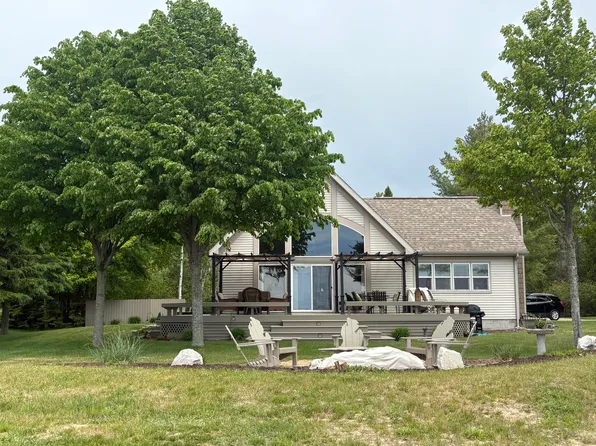 W12417 W Beach Rd, Naubinway, MI 49762