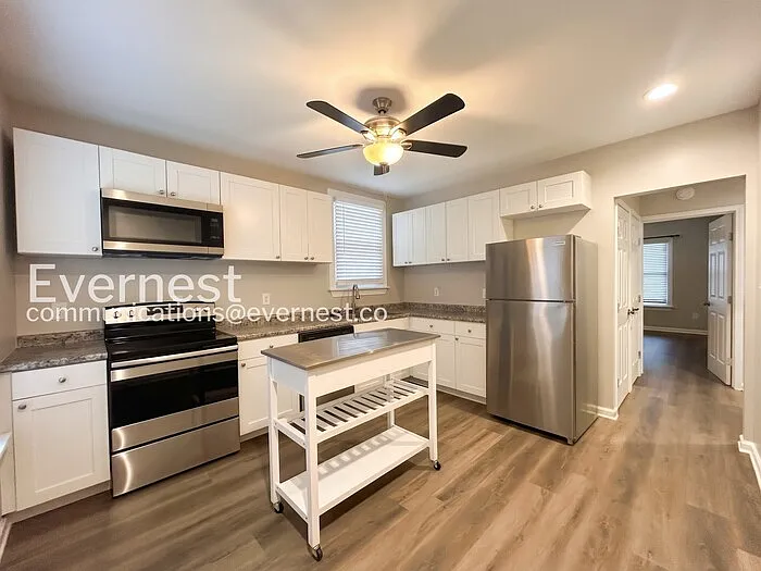 3 bed, 2.0 bath, 1545 sqft, $1,700 — Photo 4