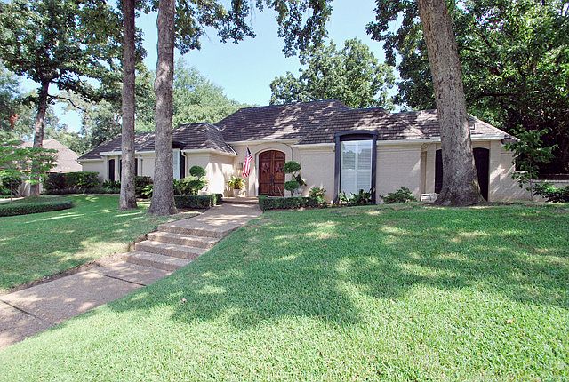 1st image of 1716 Everglades Dr