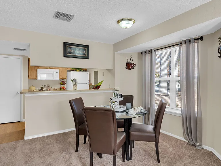 Woodlake Apartments — Photo 82
