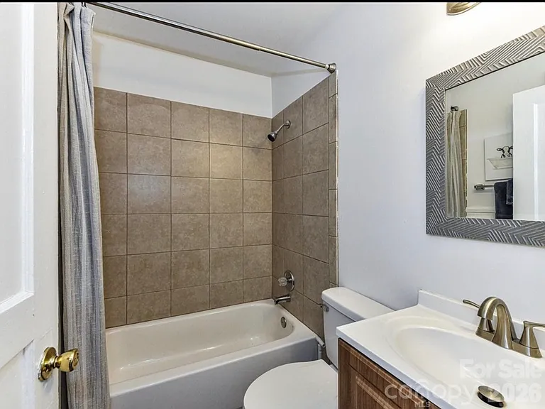 1240 Skyview Rd — Photo 17