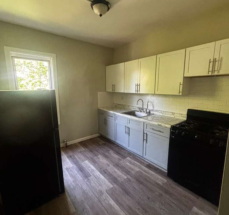 1st image of 76 Eaton Pl Floor 1