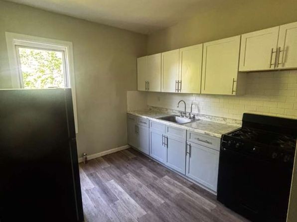 76 Eaton Pl Floor 1