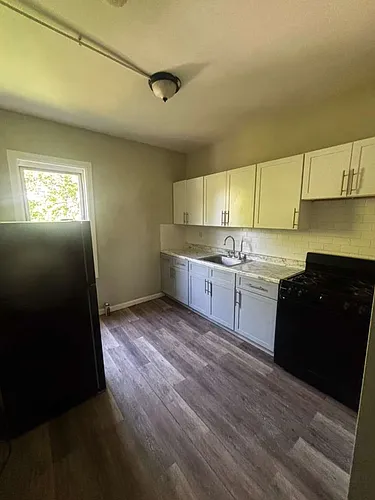 76 Eaton Pl Photo 1