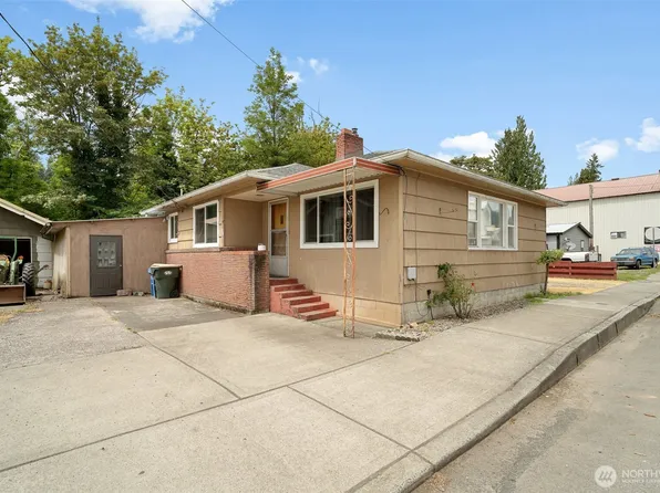 211 NW Kerron Avenue, Winlock, WA 98596