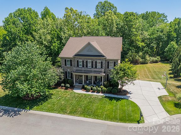 2nd image of 2301 Worthington Dr