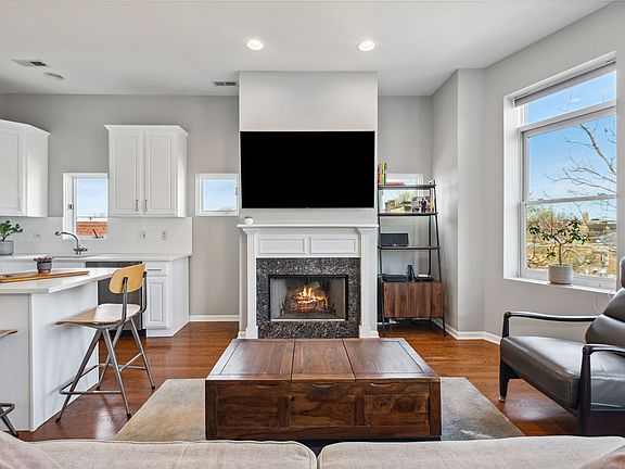 5th image of 1511 W Montrose Ave APT 3W