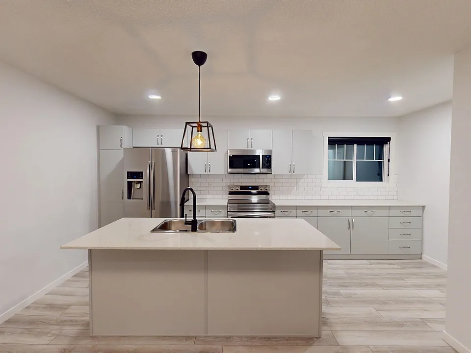 63 McLaughlin Dr