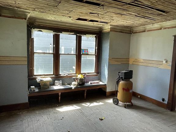 3rd image of 3660 N Main St